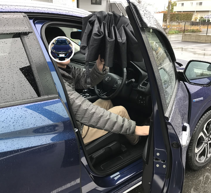 車と傘1